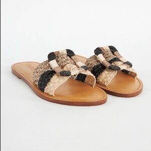 Schutz Women's Cinna Flat Buckle Raffia Black Tan Sandals Size 6.5 New